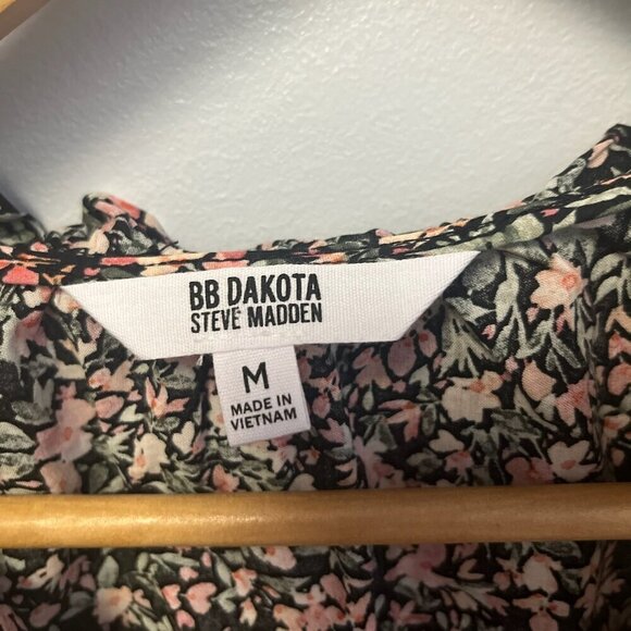 0524-01 Steve Madden Floral Top - Picture 2 of 3